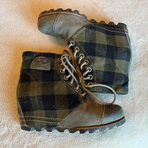Sorel Brown and Black Checkered Lace-Up Boots